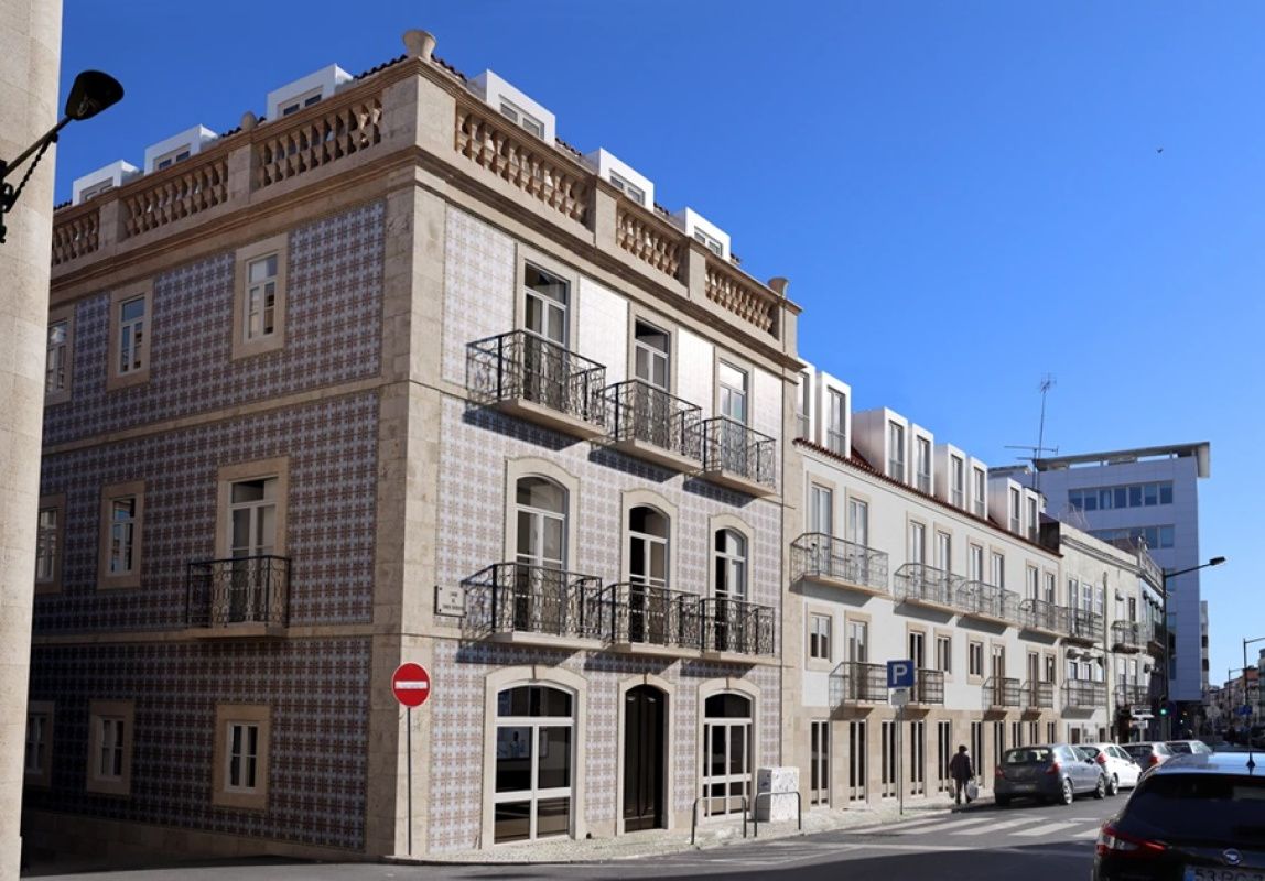 Commercial apartment building in Lisbon, Portugal, 220 sq.m - picture 1