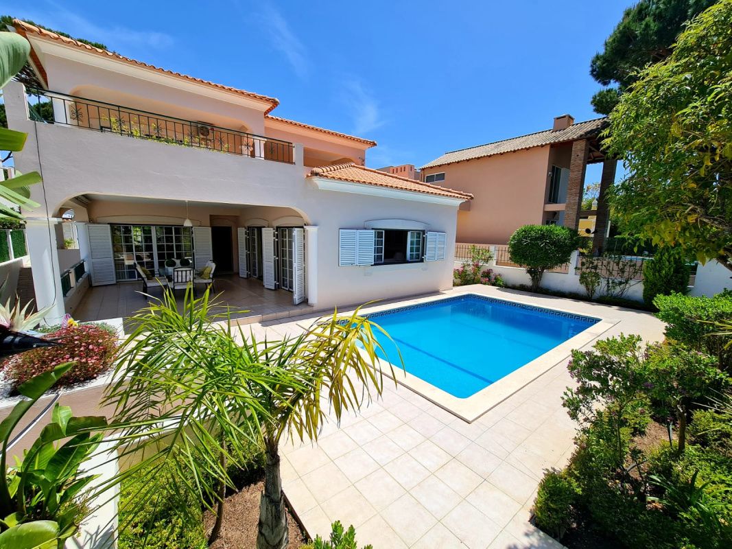 House in Algarve, Portugal, 315 sq.m - picture 1
