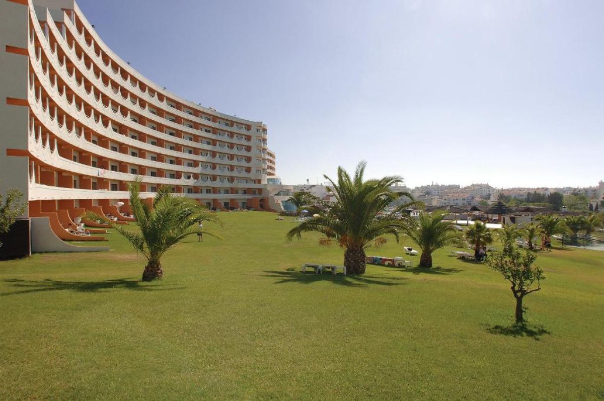 Hotel in Algarve, Portugal - picture 1