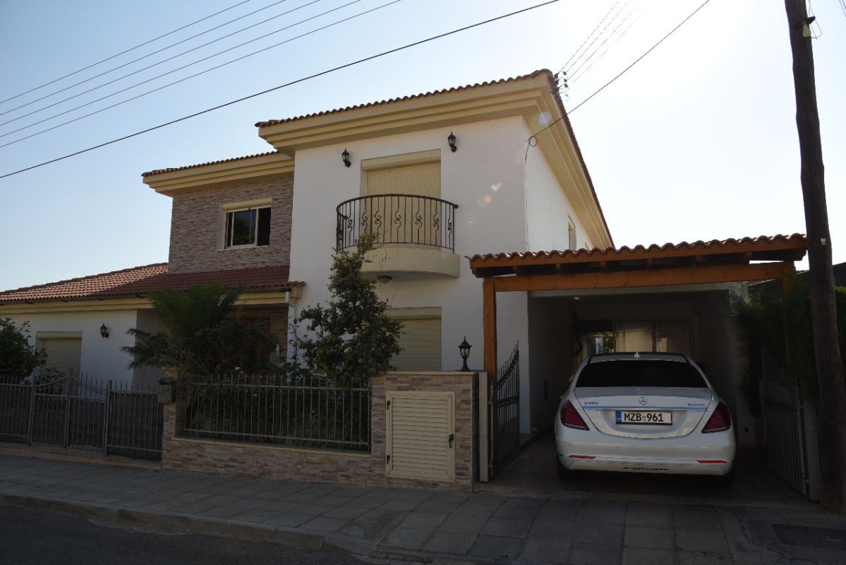 House in Limassol, Cyprus, 400 sq.m - picture 1