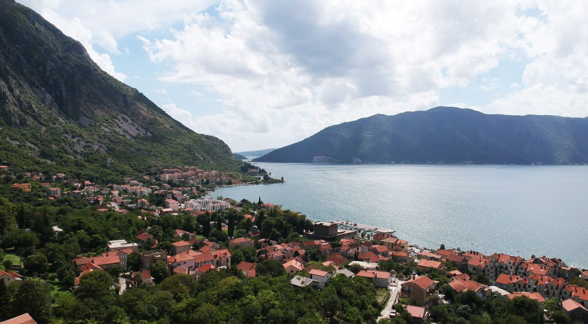 Land in Risan, Montenegro - picture 1