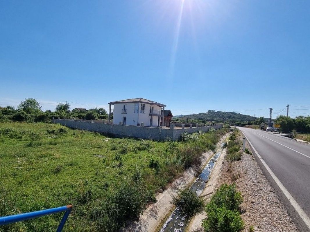 House in Ulcinj, Montenegro, 244 sq.m - picture 1