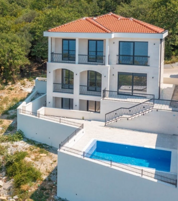 Casa en Rezevici, Montenegro, 217 m2 - imagen 1