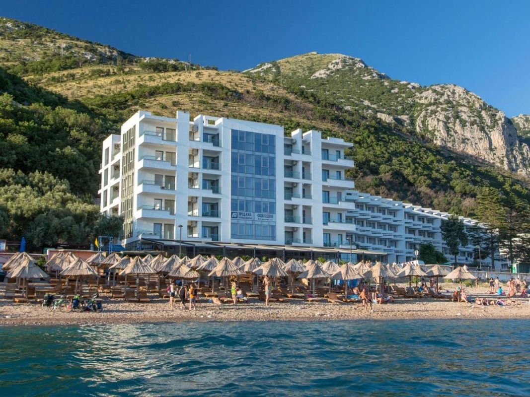 Hotel in Sutomore, Montenegro, 48 sq.m - picture 1