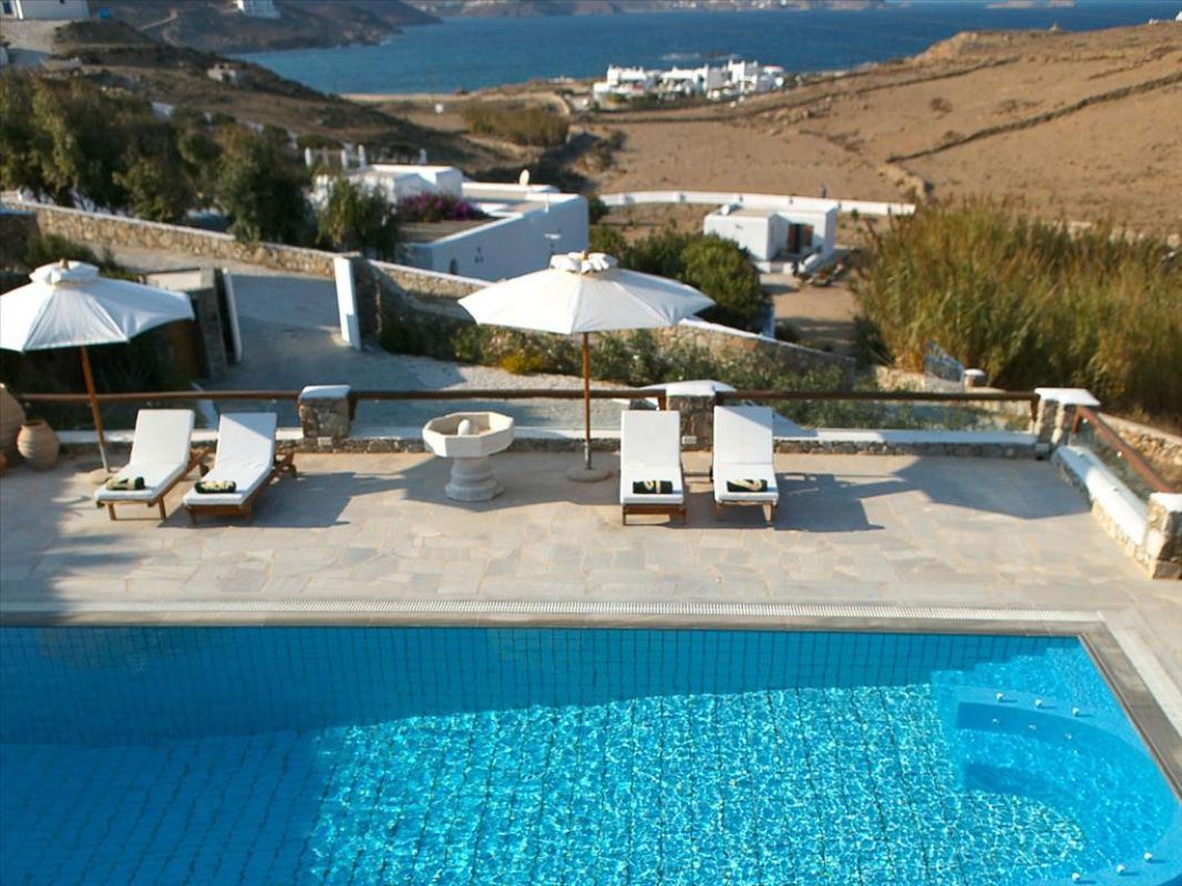 Commercial property on Kythnos, Greece, 300 sq.m - picture 1