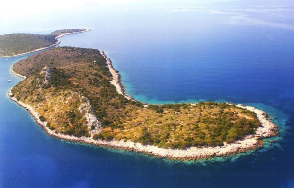 Land on Kefalonia, Greece, 176 000 sq.m - picture 1