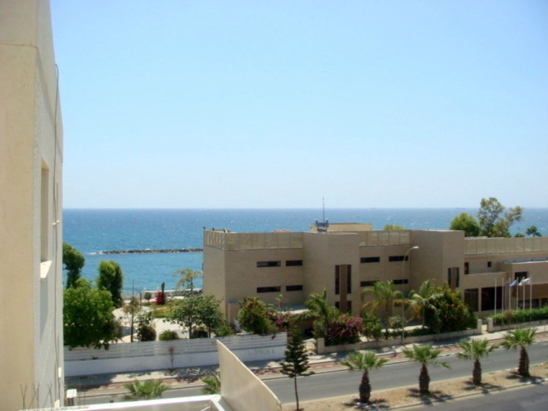 Flat in Limassol, Cyprus, 230 sq.m - picture 1