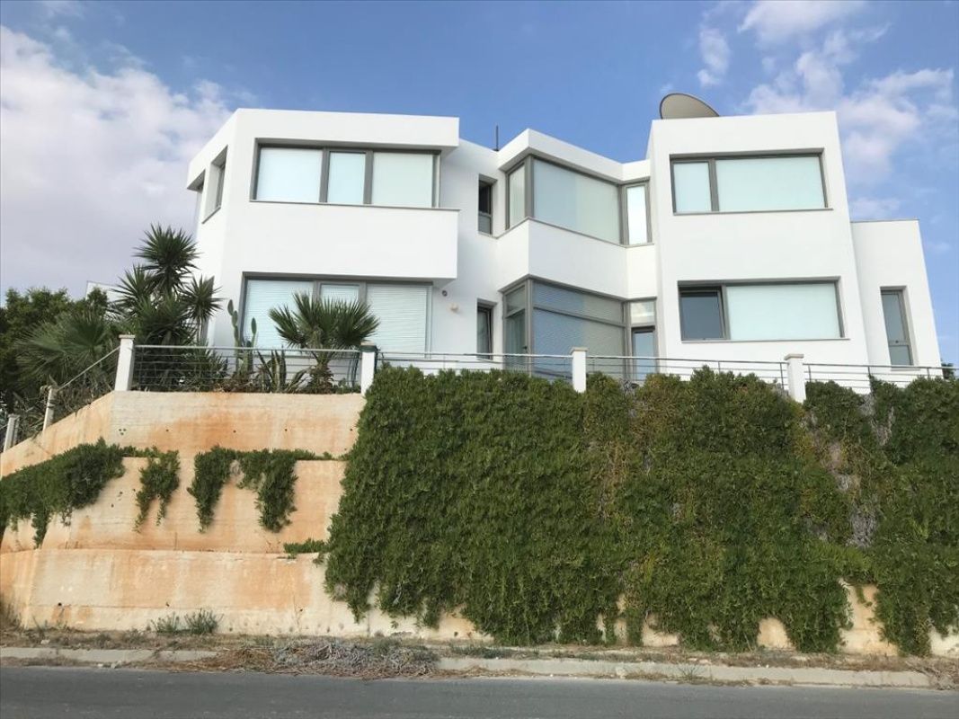 House in Larnaca, Cyprus, 280 sq.m - picture 1