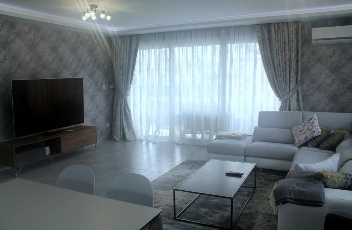 Flat in Limassol, Cyprus, 200 sq.m - picture 1