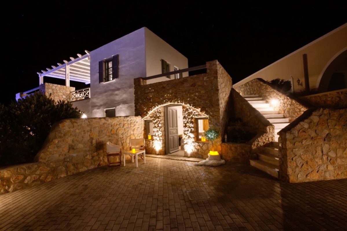 Commercial property in Tinos, Greece, 1 046 sq.m - picture 1