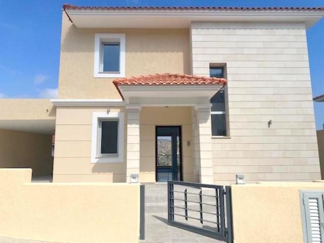 House in Limassol, Cyprus, 352 m² - picture 1