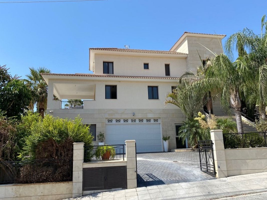 House in Limassol, Cyprus, 628 m² - picture 1