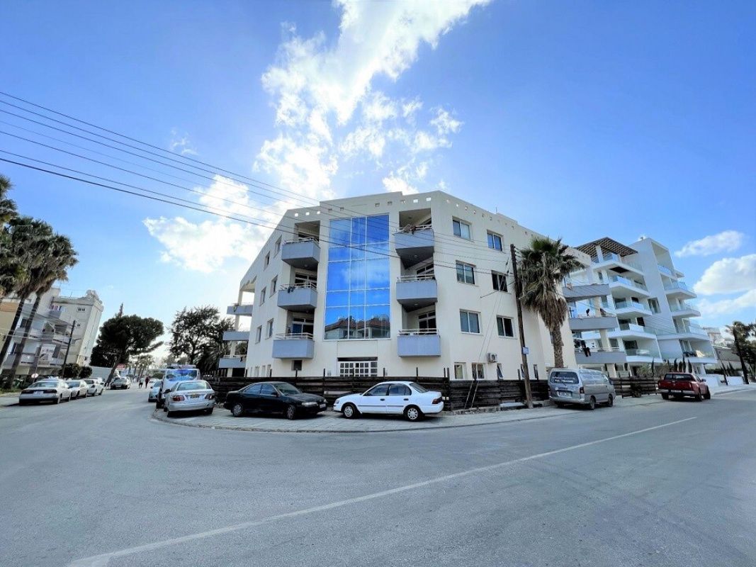 Flat in Larnaca, Cyprus, 1 362 sq.m - picture 1
