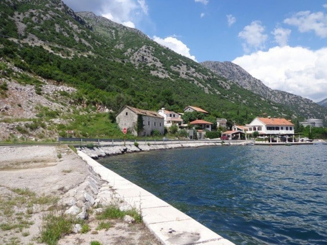 Land in Kotor, Montenegro, 7 010 sq.m - picture 1