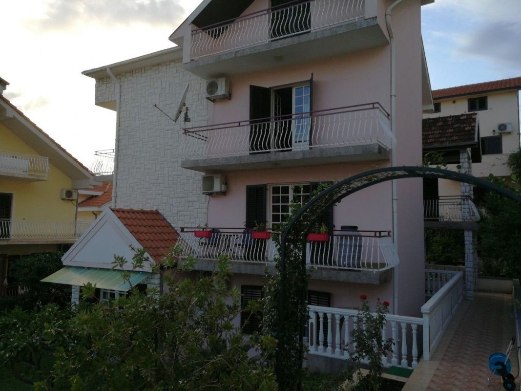 Haus in Tivat, Montenegro, 400 m2 - Foto 1