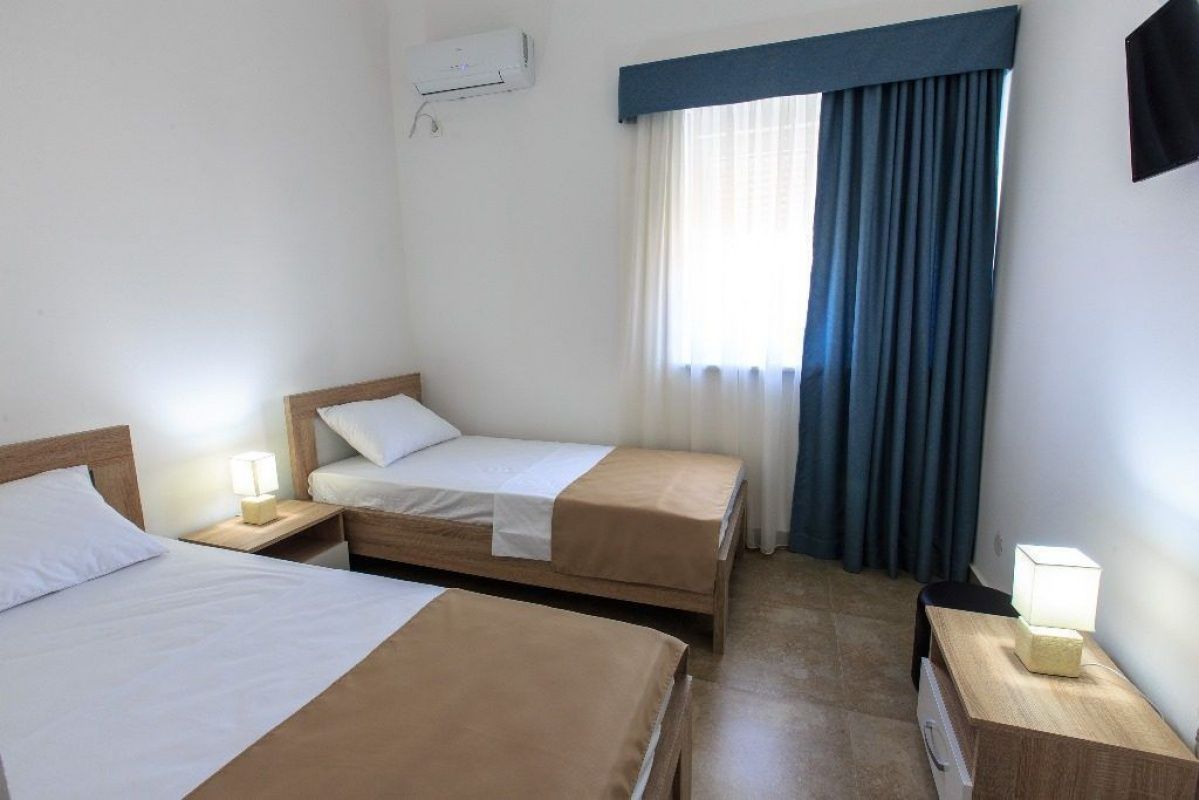 Hotel in Sutomore, Montenegro, 399 sq.m - picture 1