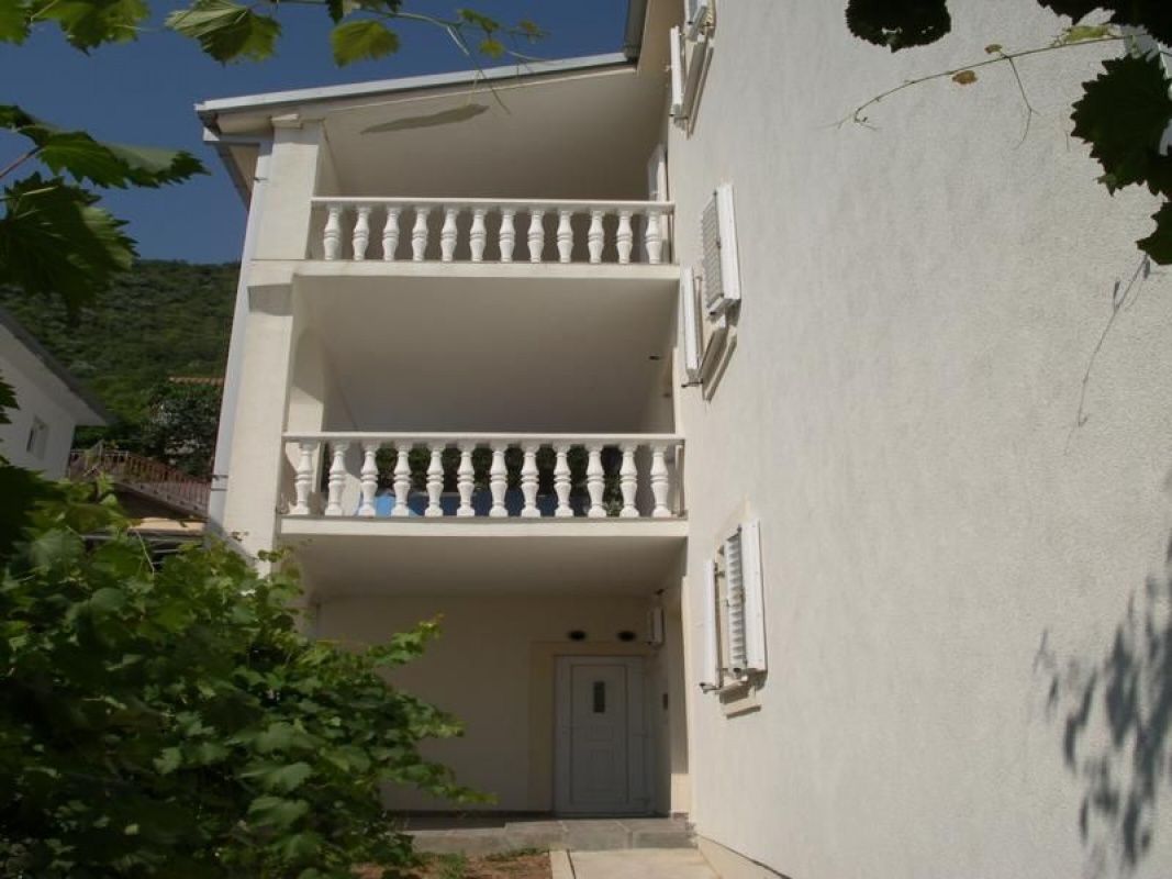 House in Baosici, Montenegro, 380 sq.m - picture 1