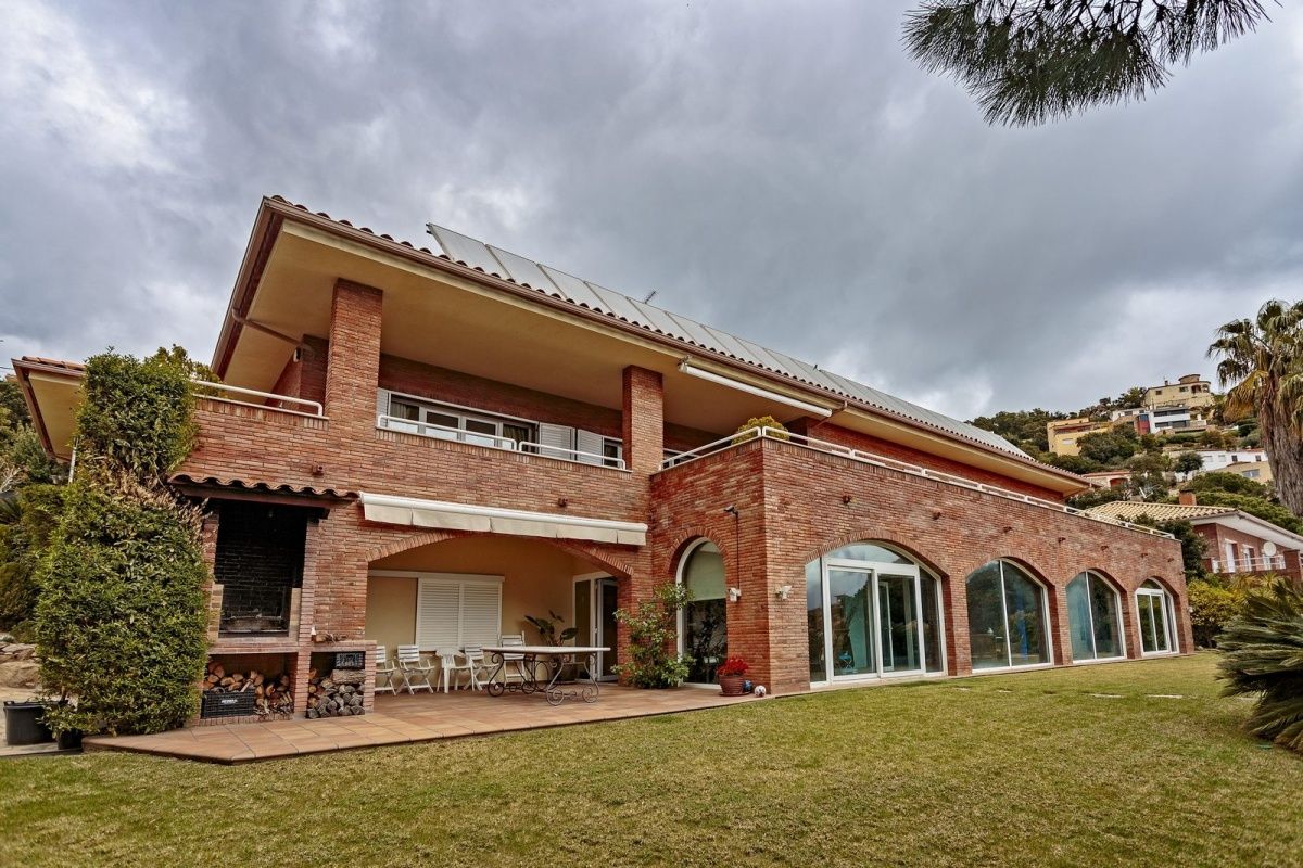 Casa en la Costa Brava, España, 746 m2 - imagen 1