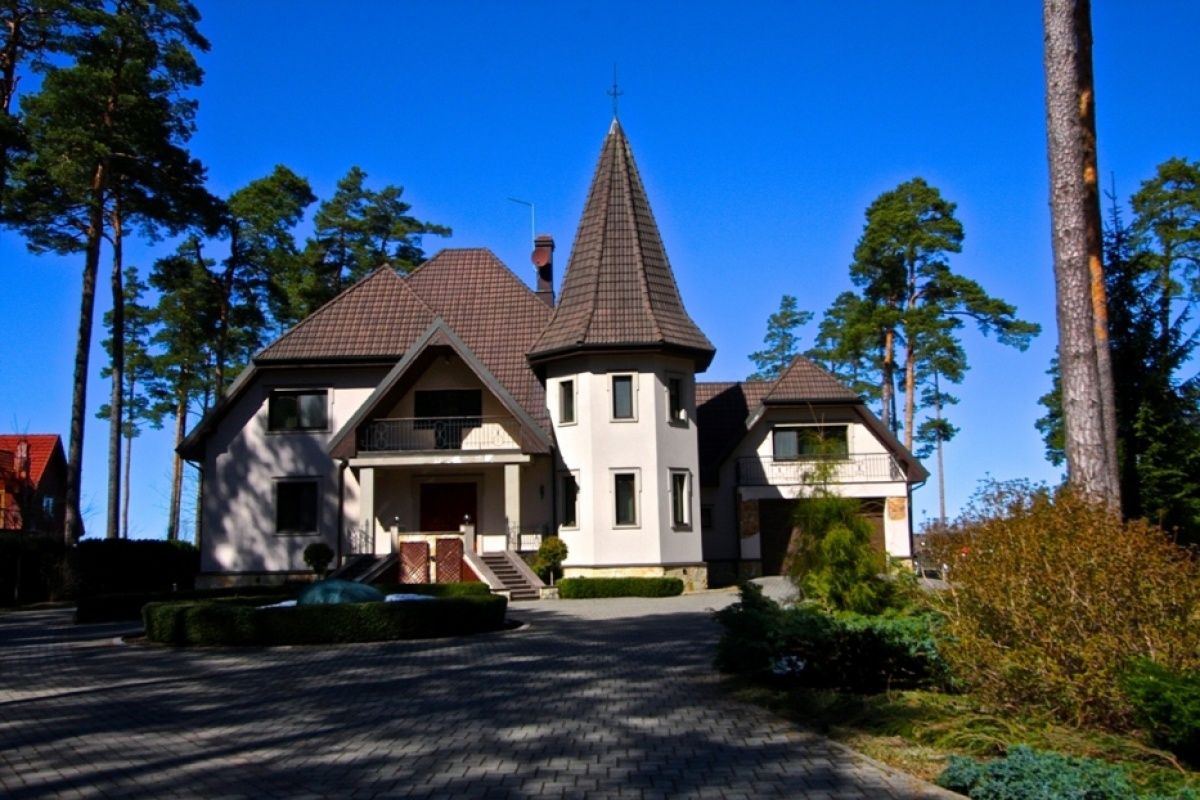 Casa en Distrito de Riga, Letonia, 1 000 m2 - imagen 1
