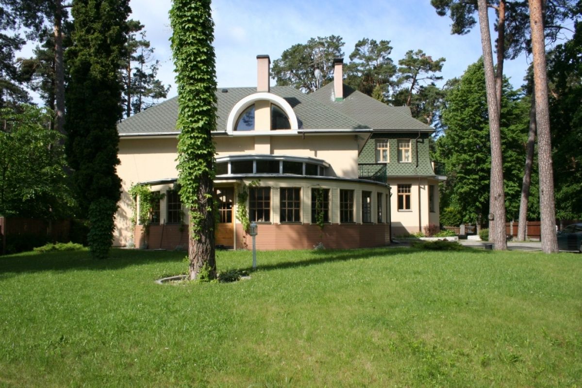 House in Dzintari, Latvia, 850 sq.m - picture 1