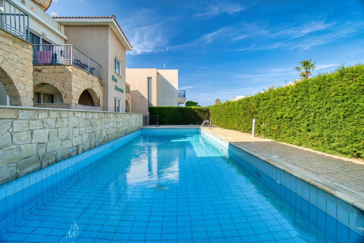 Apartment in Paphos, Cyprus, 65 sq.m - picture 1