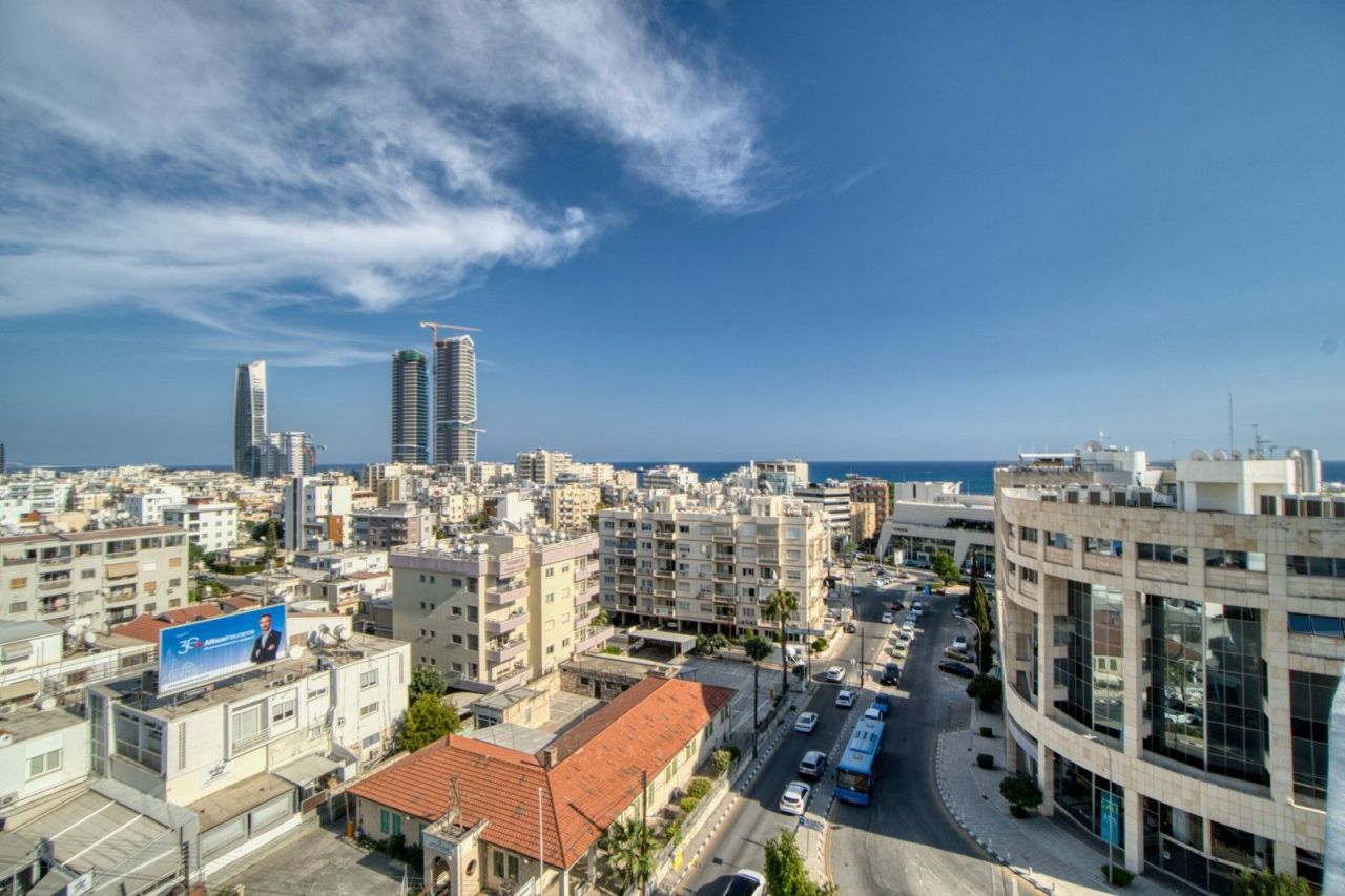 Bureau à Limassol, Chypre, 1 430 m2 - image 1