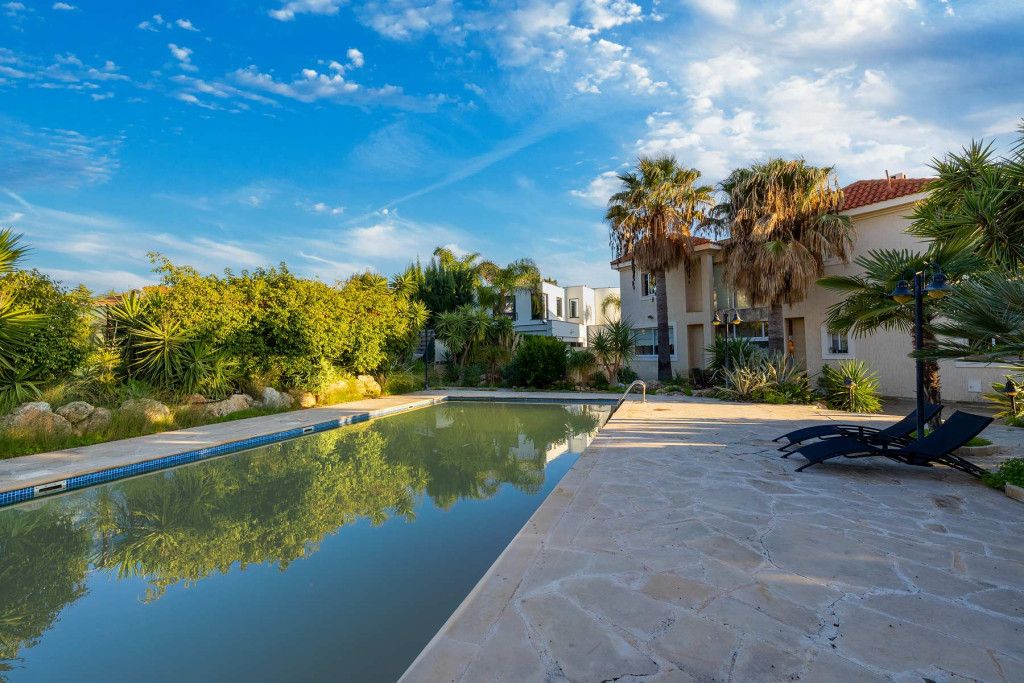 Villa in Limassol, Cyprus, 520 sq.m - picture 1