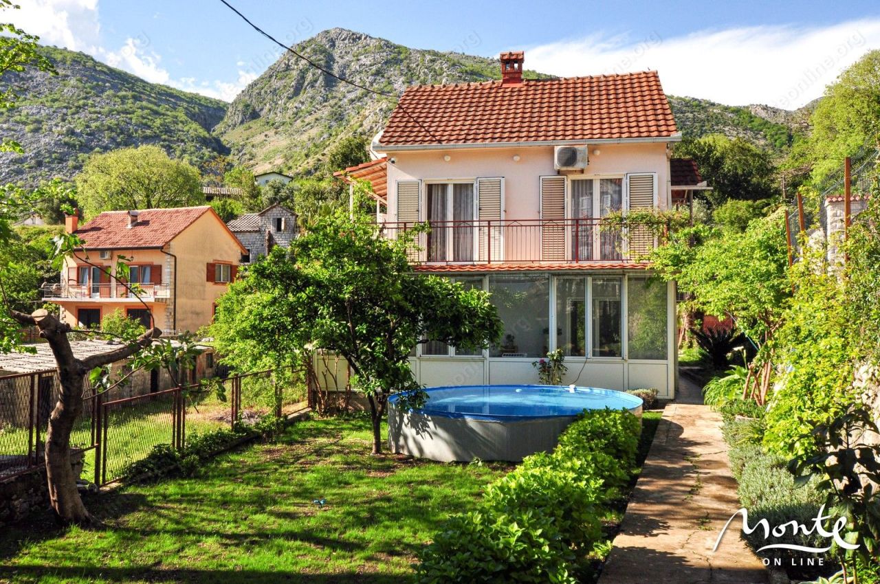 Haus in Kotor, Montenegro, 105 m2 - Foto 1