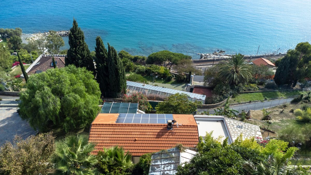 House in Bordighera, Italy, 235 sq.m - picture 1