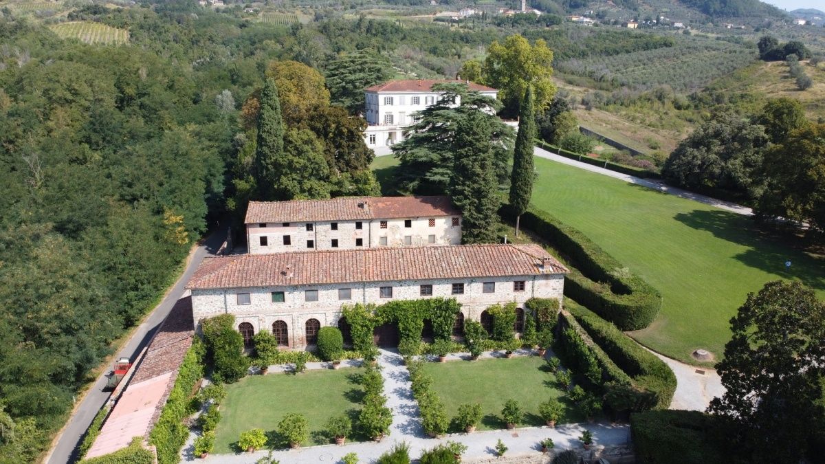 Hotel in Lucca, Italy, 1 350 sq.m - picture 1