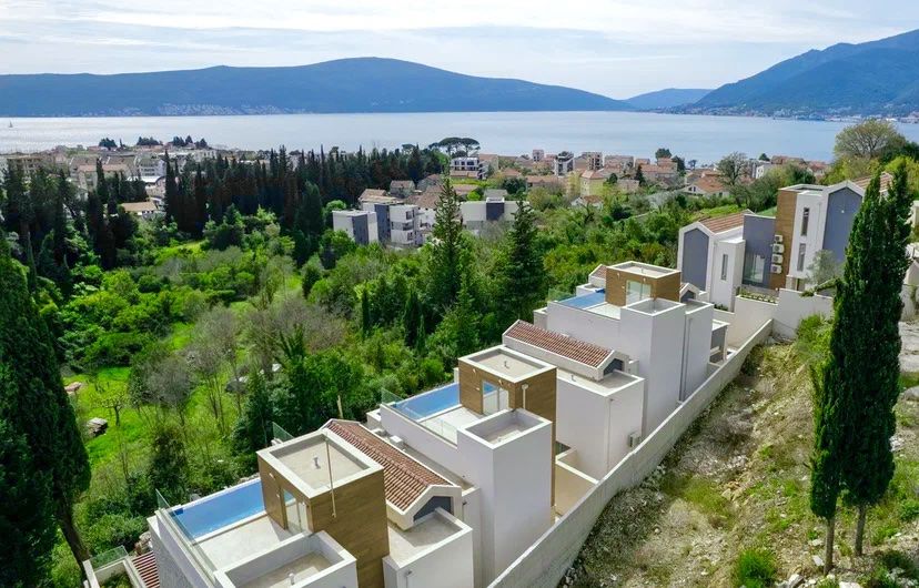 Villa in Tivat, Montenegro, 189 m2 - Foto 1
