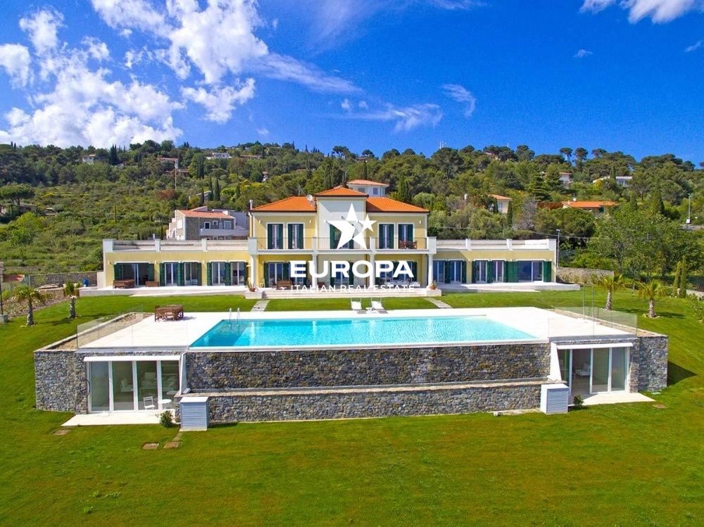 Villa en Cipressa, Italia, 800 m2 - imagen 1