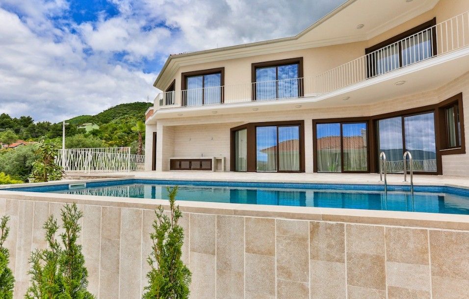 Villa in Tivat, Montenegro, 285 sq.m - picture 1