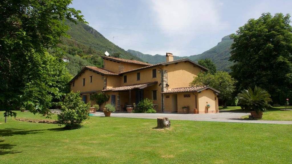 Villa in Pietrasanta, Italien, 470 m2 - Foto 1