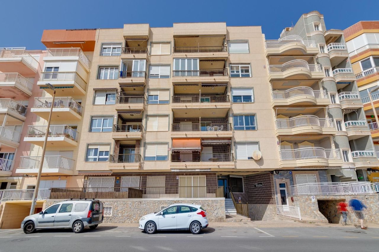 Flat in Torrevieja, Spain, 108 sq.m - picture 1