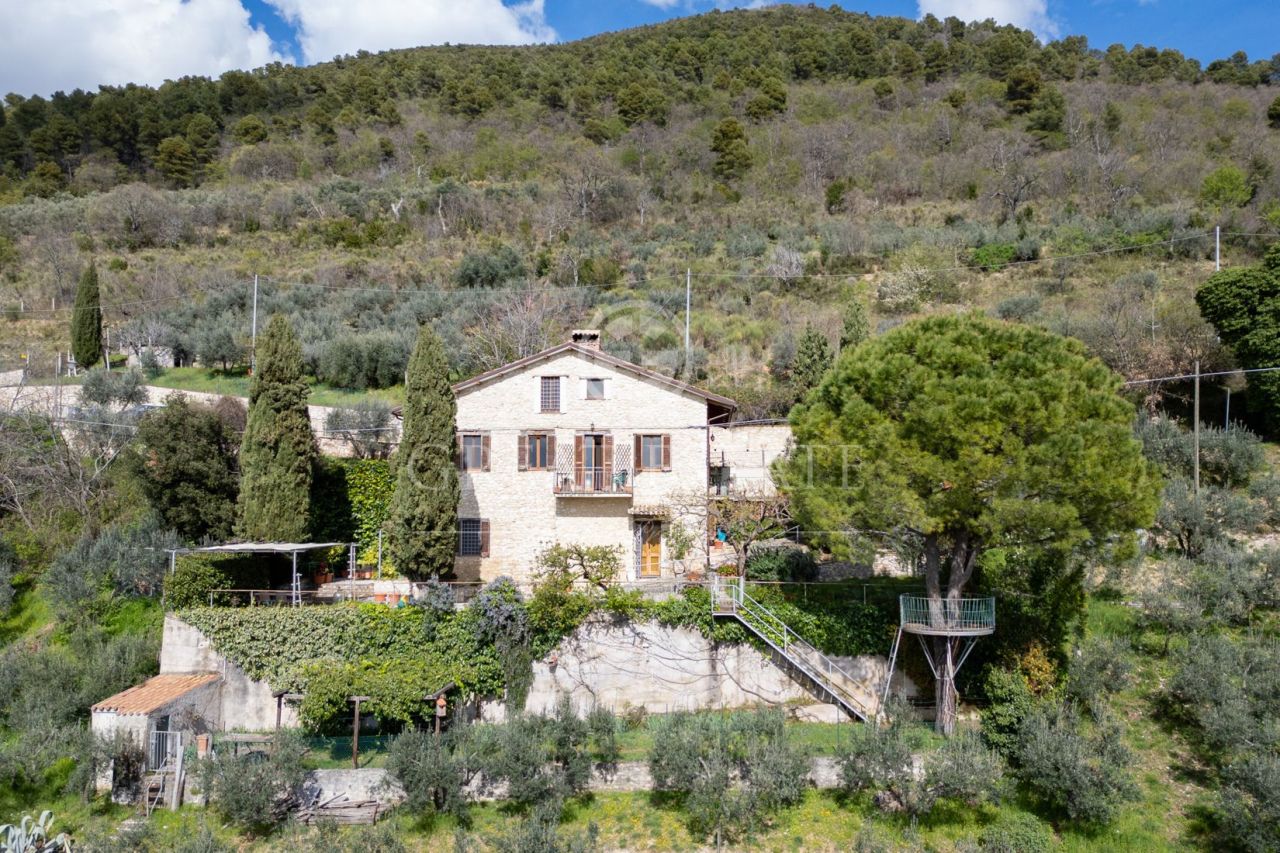 Casa en Spoleto, Italia, 176 m2 - imagen 1