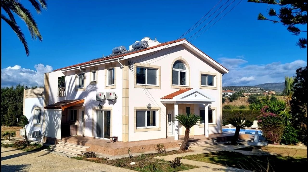 Villa in Limassol, Cyprus, 297 sq.m - picture 1