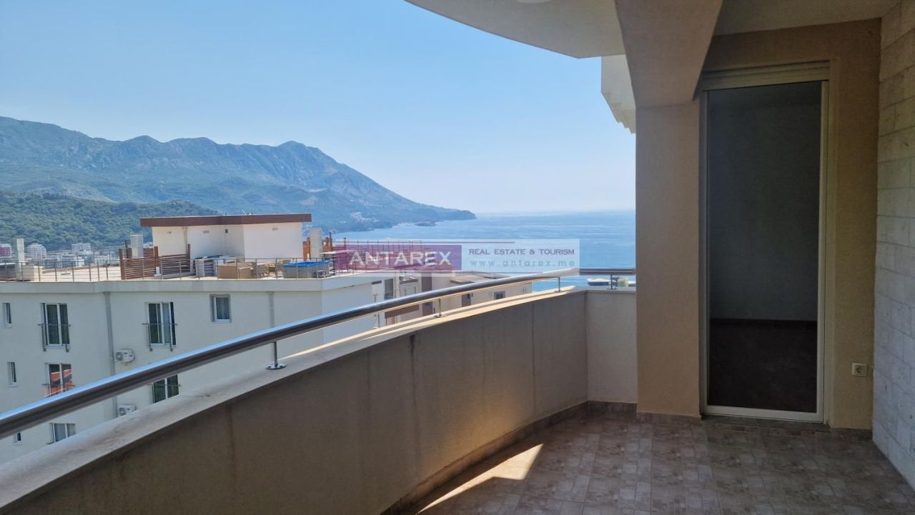 Apartment in Becici, Montenegro, 105 sq.m - picture 1