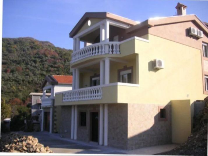 Haus in Tivat, Montenegro, 238 m2 - Foto 1