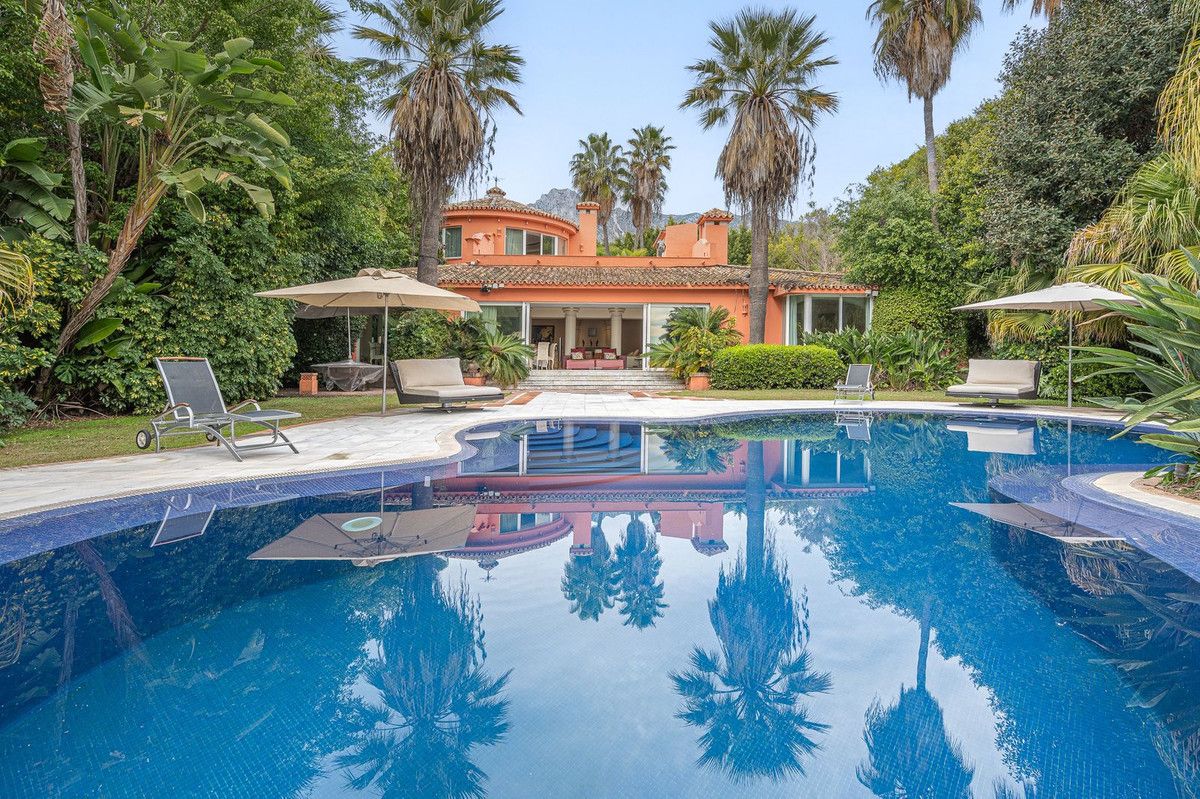 Villa in Marbella, Spain, 640 sq.m - picture 1