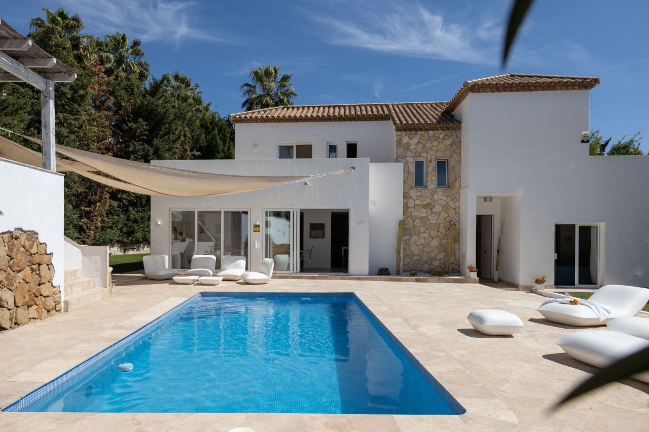 Villa in Marbella, Spain, 360 sq.m - picture 1