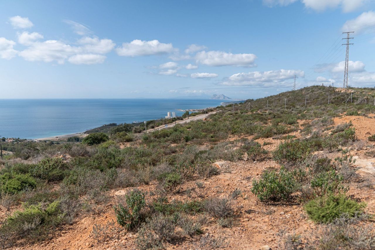 Land in San Roque, Spain, 9 325 sq.m - picture 1