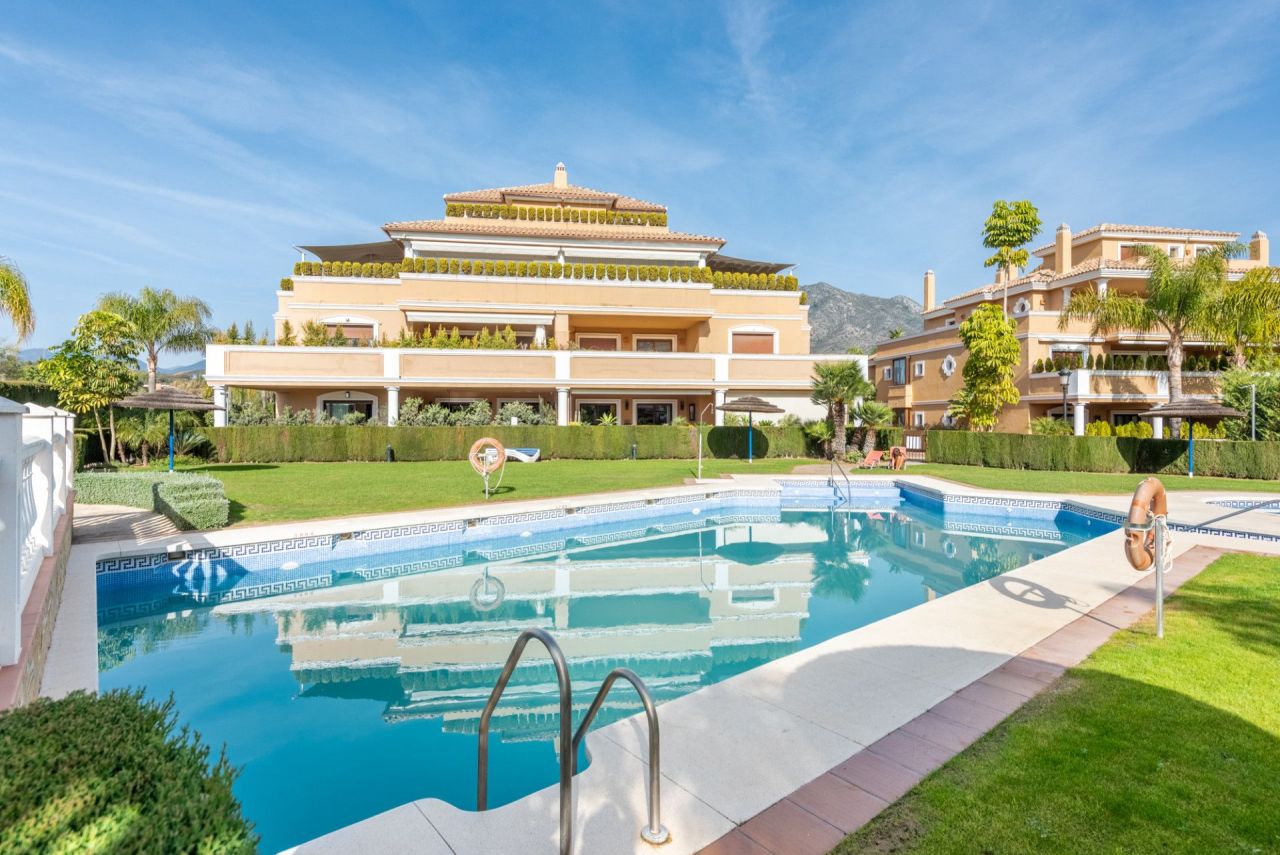 Apartment in Marbella, Spain, 306 sq.m - picture 1