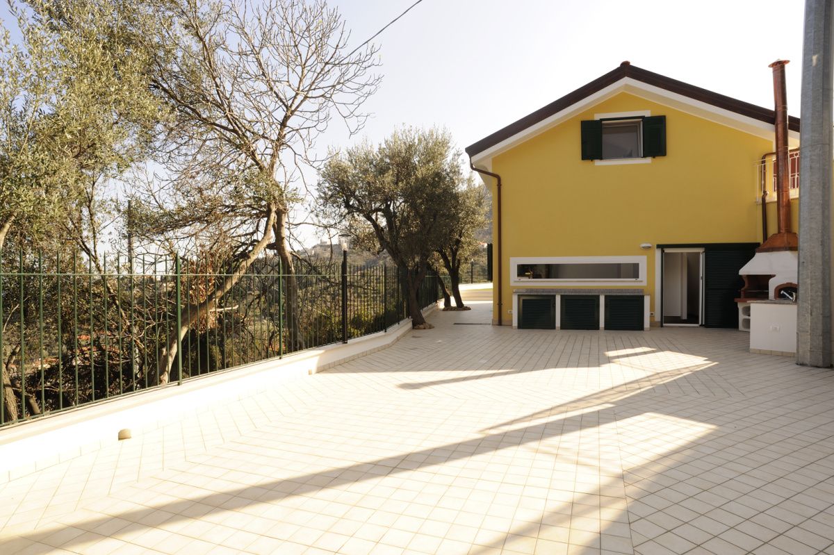 House in Alassio, Italy, 300 sq.m - picture 1