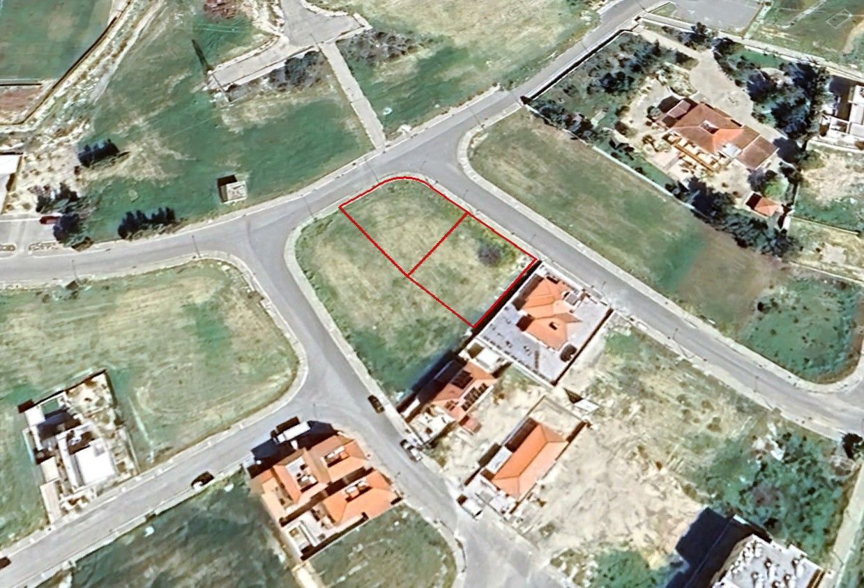 Grundstück in Larnaka, Zypern, 1 071 m2 - Foto 1