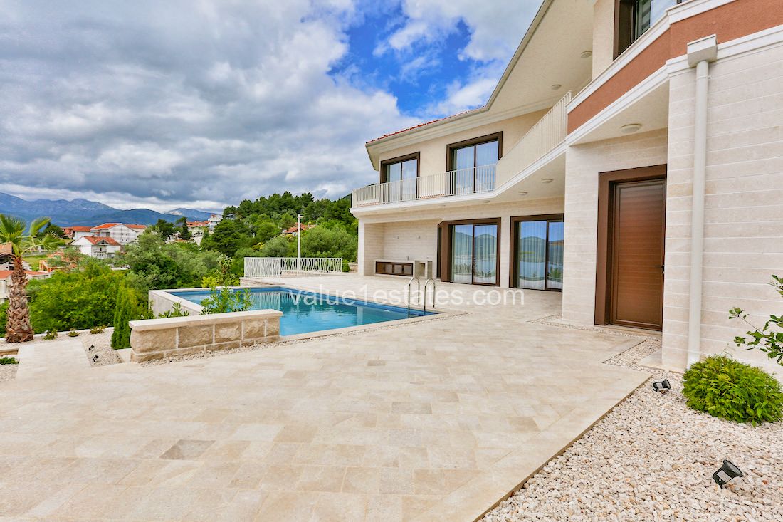 Villa en Tivat, Montenegro, 285 m2 - imagen 1