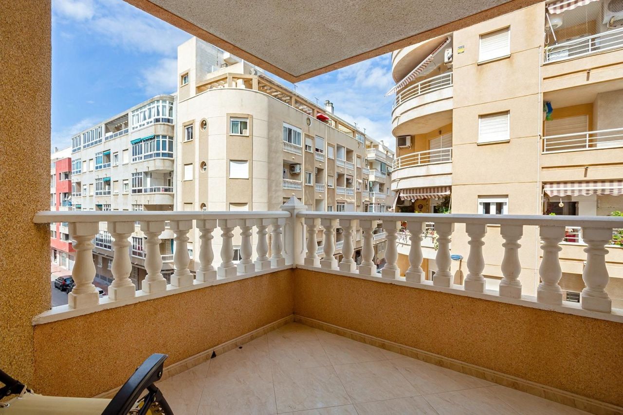 Flat in Torrevieja, Spain, 64 sq.m - picture 1