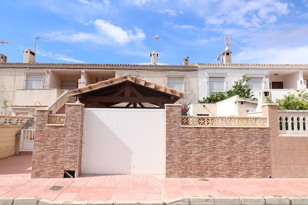 Bungalow in Cabo Roig, Spain, 79 sq.m - picture 1