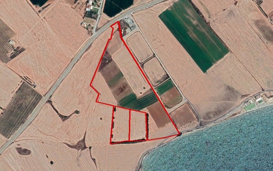 Terrain à Larnaca, Chypre, 87 264 m2 - image 1