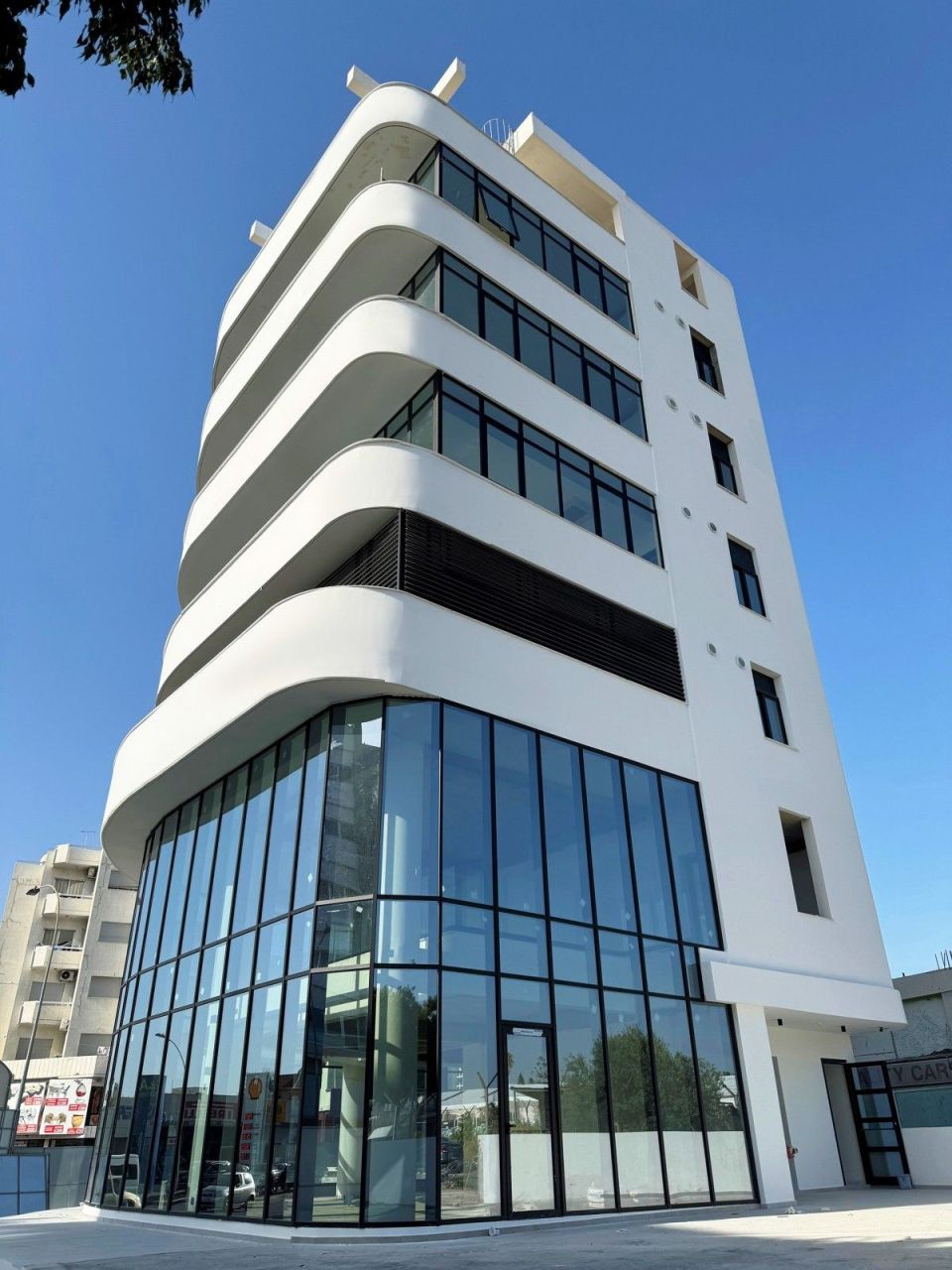 Biens commerciaux à Limassol, Chypre, 1 357 m2 - image 1